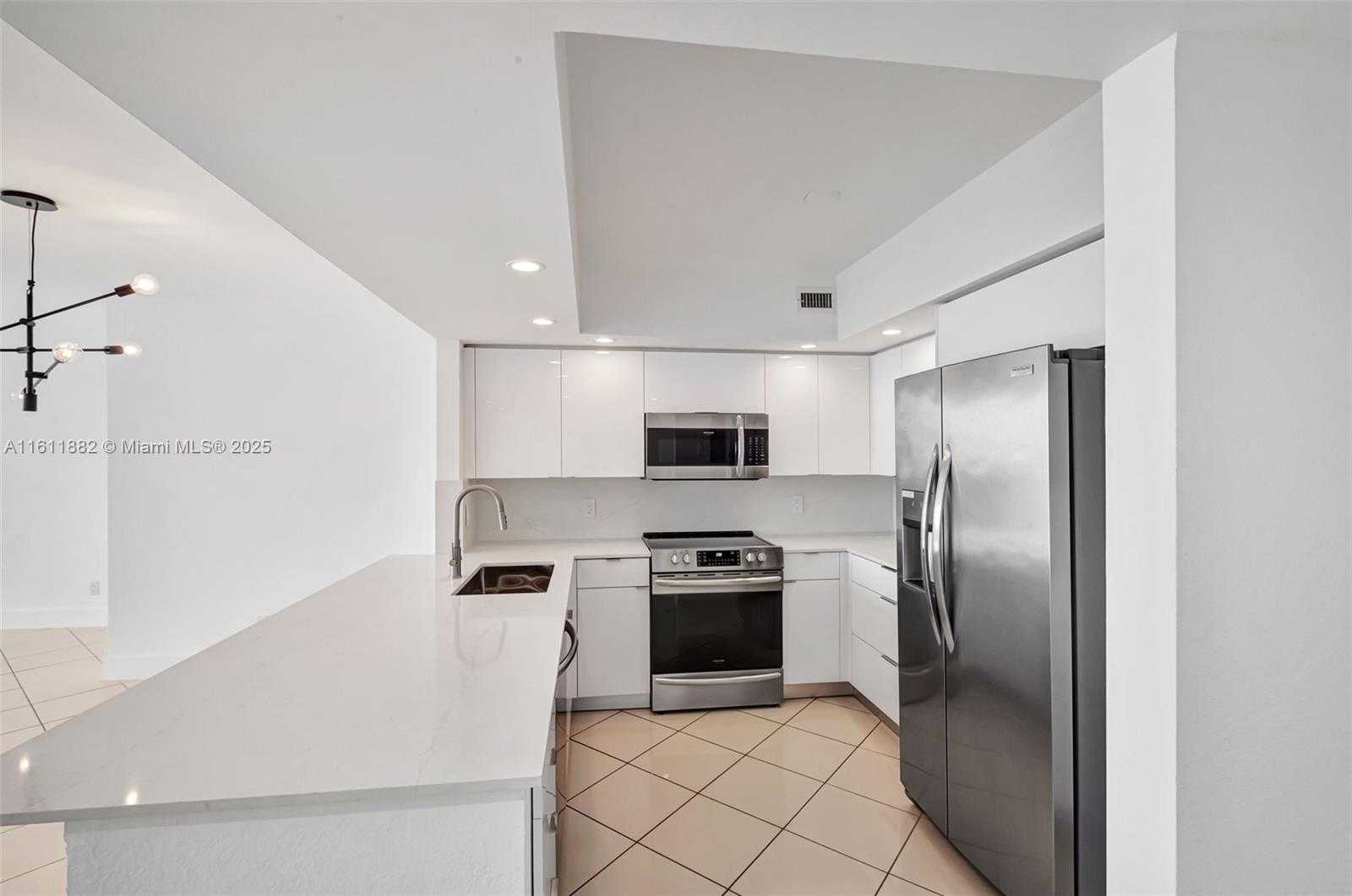 Small Image of 5600 COLLINS AVE #16F, Miami Beach Number 10
