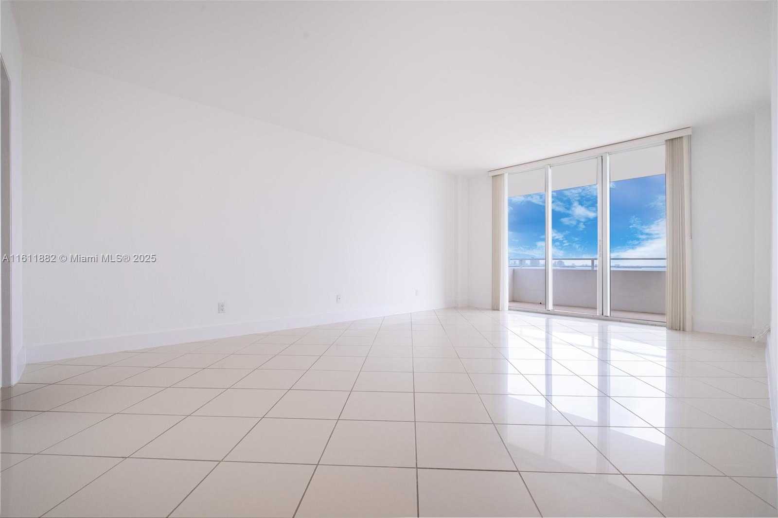 Small Image of 5600 COLLINS AVE #16F, Miami Beach Number 13