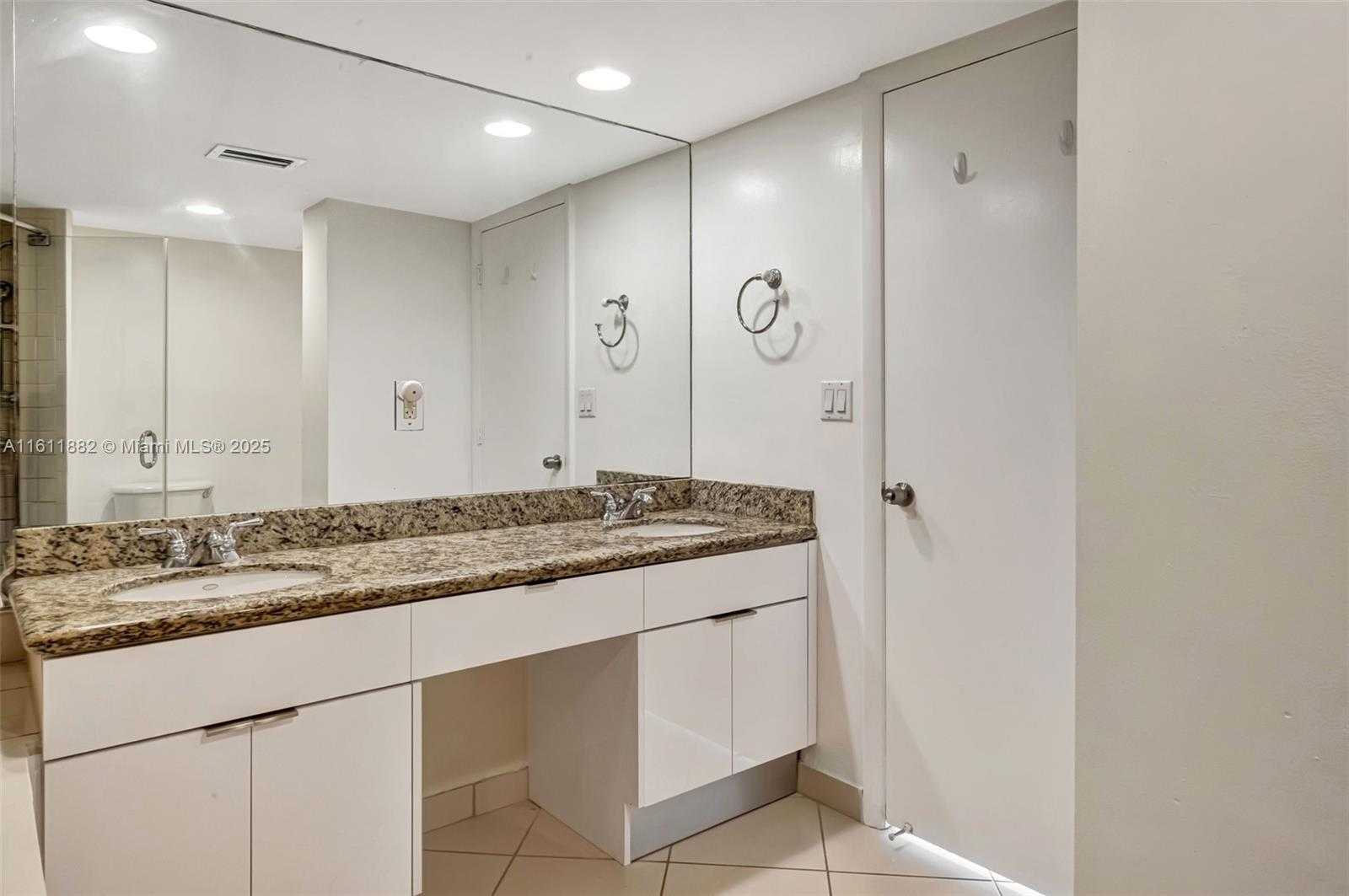 Small Image of 5600 COLLINS AVE #16F, Miami Beach Number 17