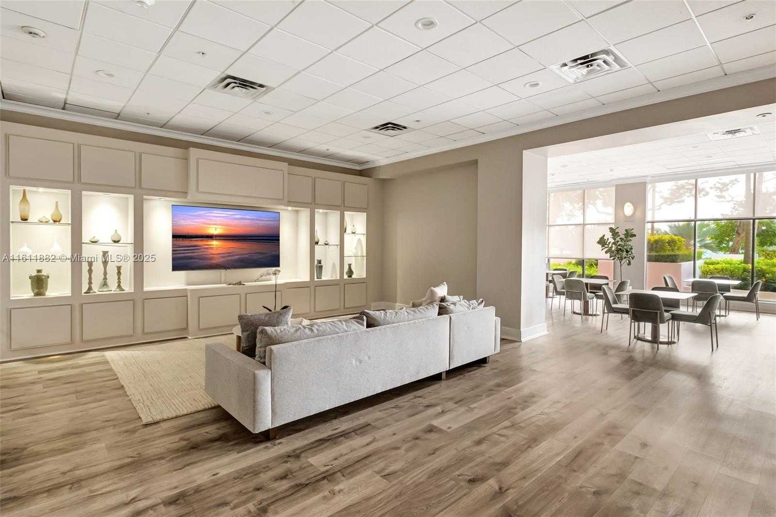 Small Image of 5600 COLLINS AVE #16F, Miami Beach Number 25