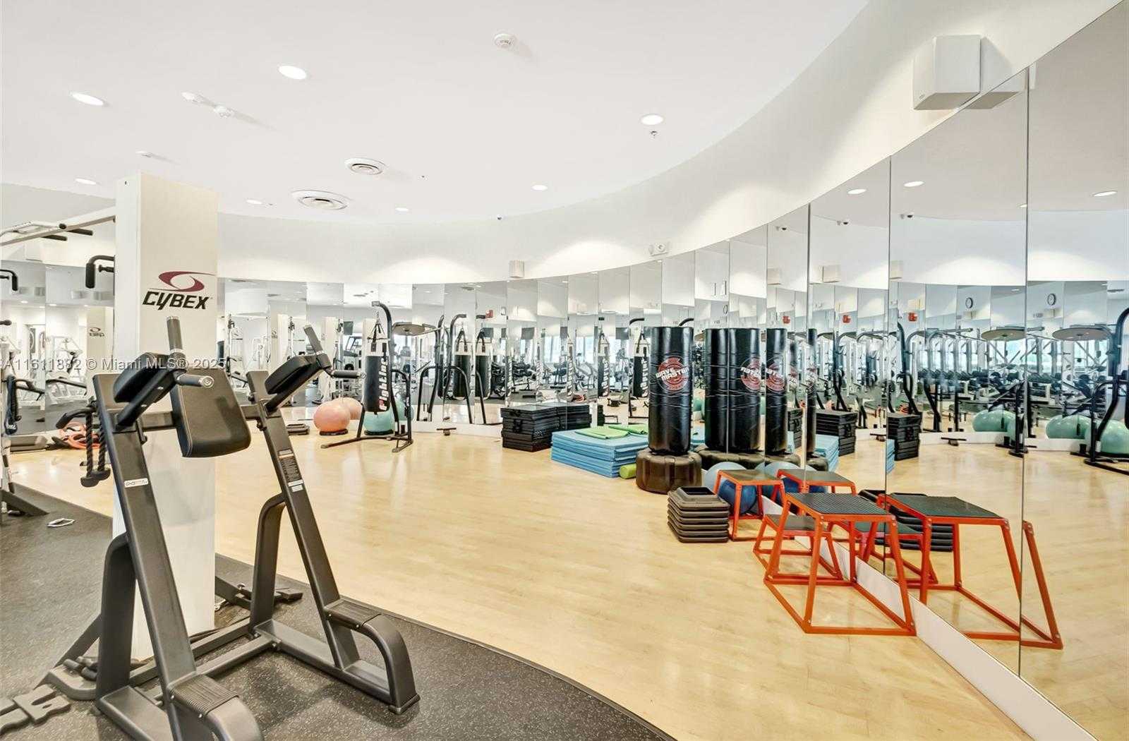 Small Image of 5600 COLLINS AVE #16F, Miami Beach Number 29