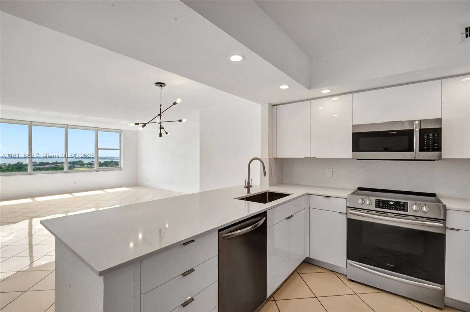 Small Image of 5600 COLLINS AVE #16F, Miami Beach Number 8