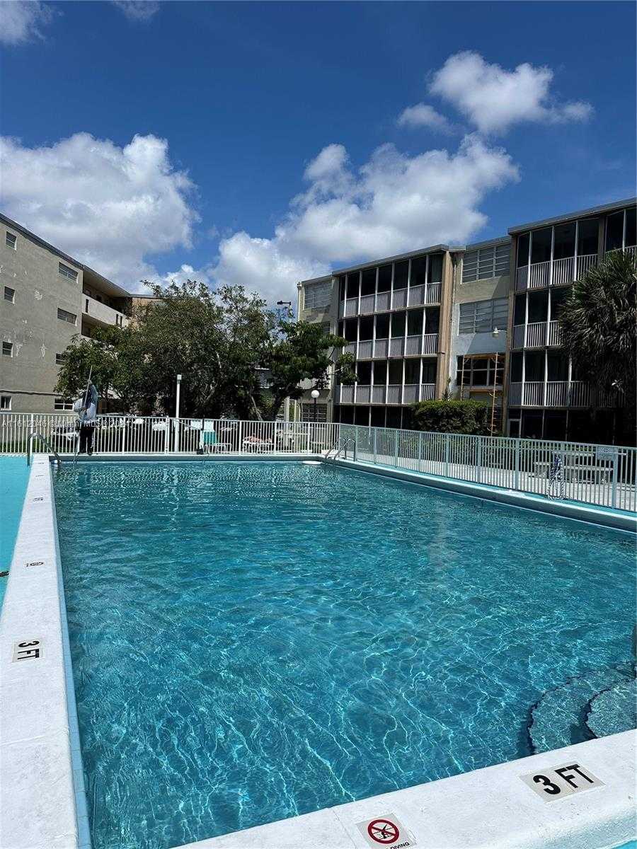 Small Image of 1750 NORTH EAST 191ST ST #206-1, Miami Number 36