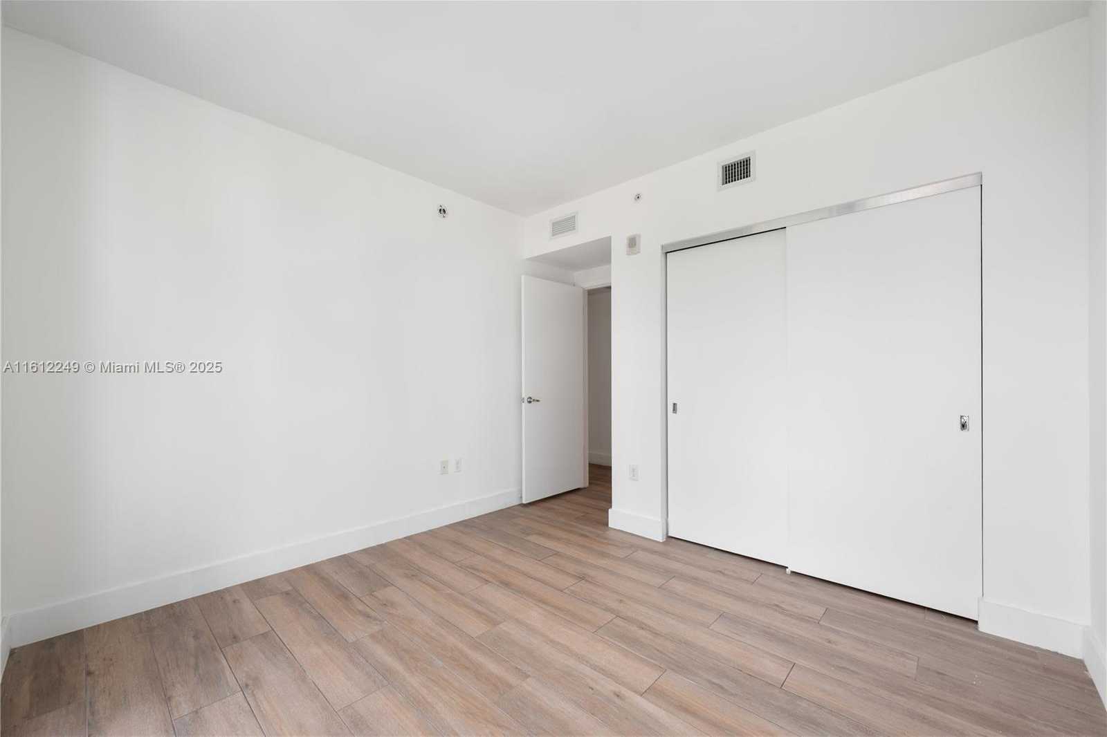Small Image of 1010 BRICKELL AVE #2201, Miami Number 20