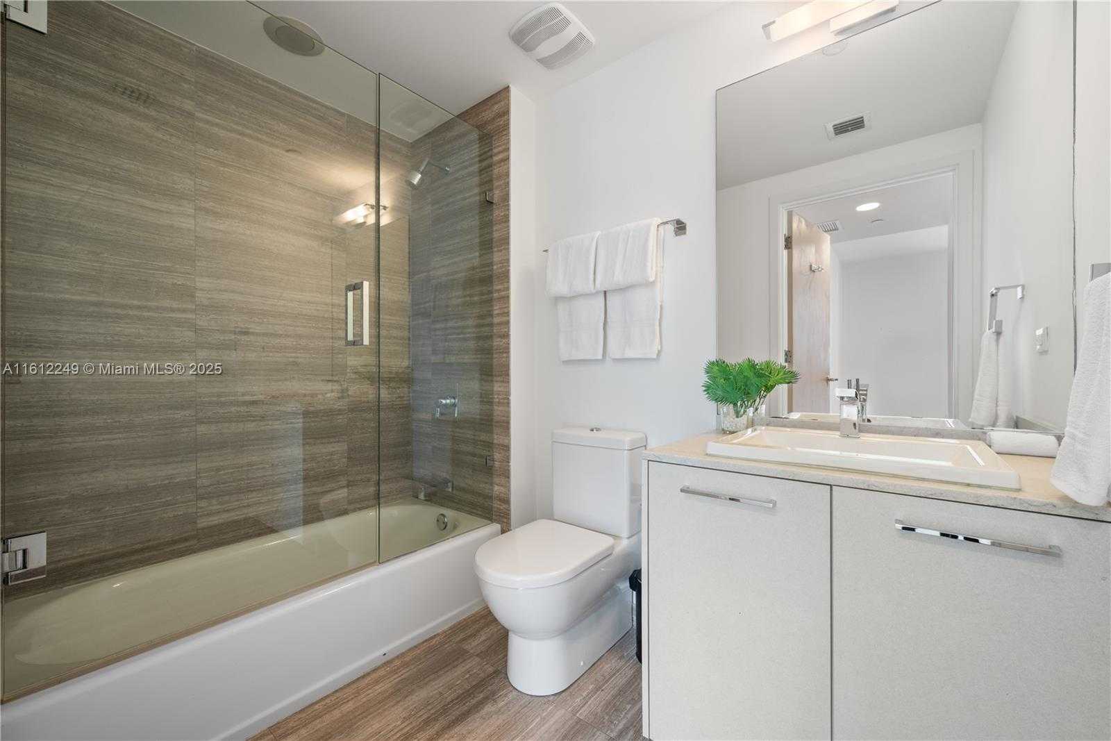 Small Image of 1010 BRICKELL AVE #2201, Miami Number 25