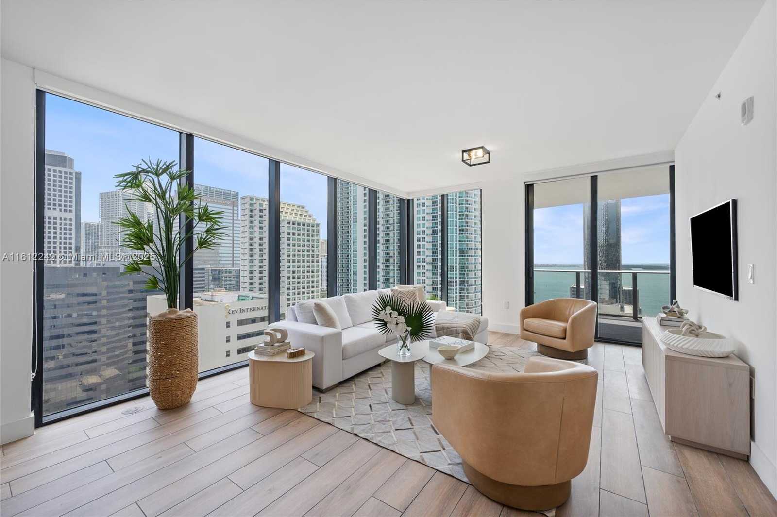 Small Image of 1010 BRICKELL AVE #2201, Miami Number 7