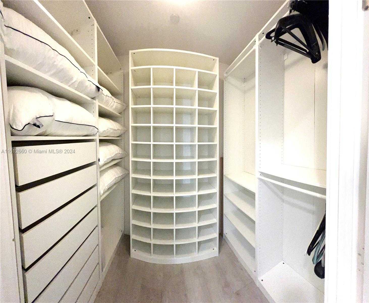 Small Image of 6101 AQUA AVE #303, Miami Beach Number 16