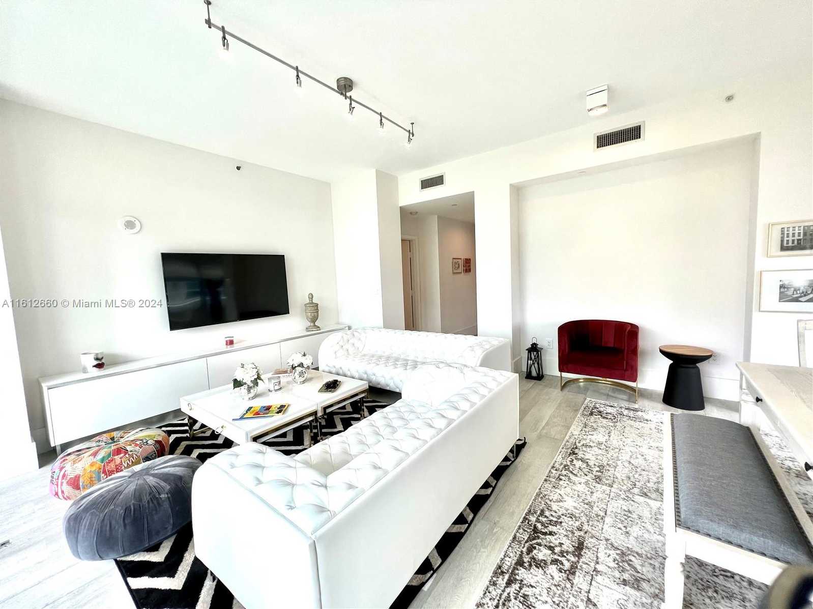 Small Image of 6101 AQUA AVE #303, Miami Beach Number 6