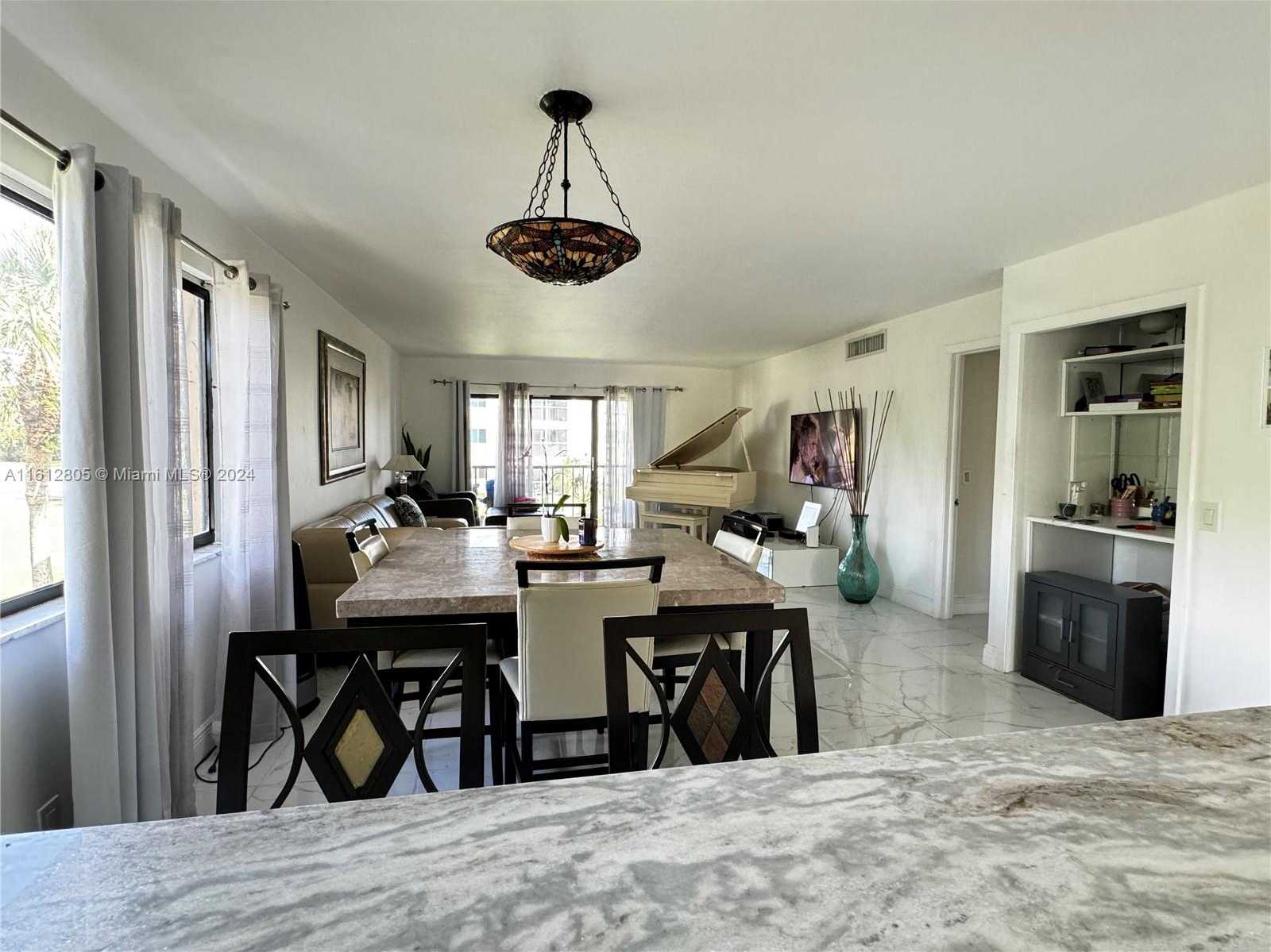 Small Image of 150 LAKEVIEW DR #201, Weston Number 10