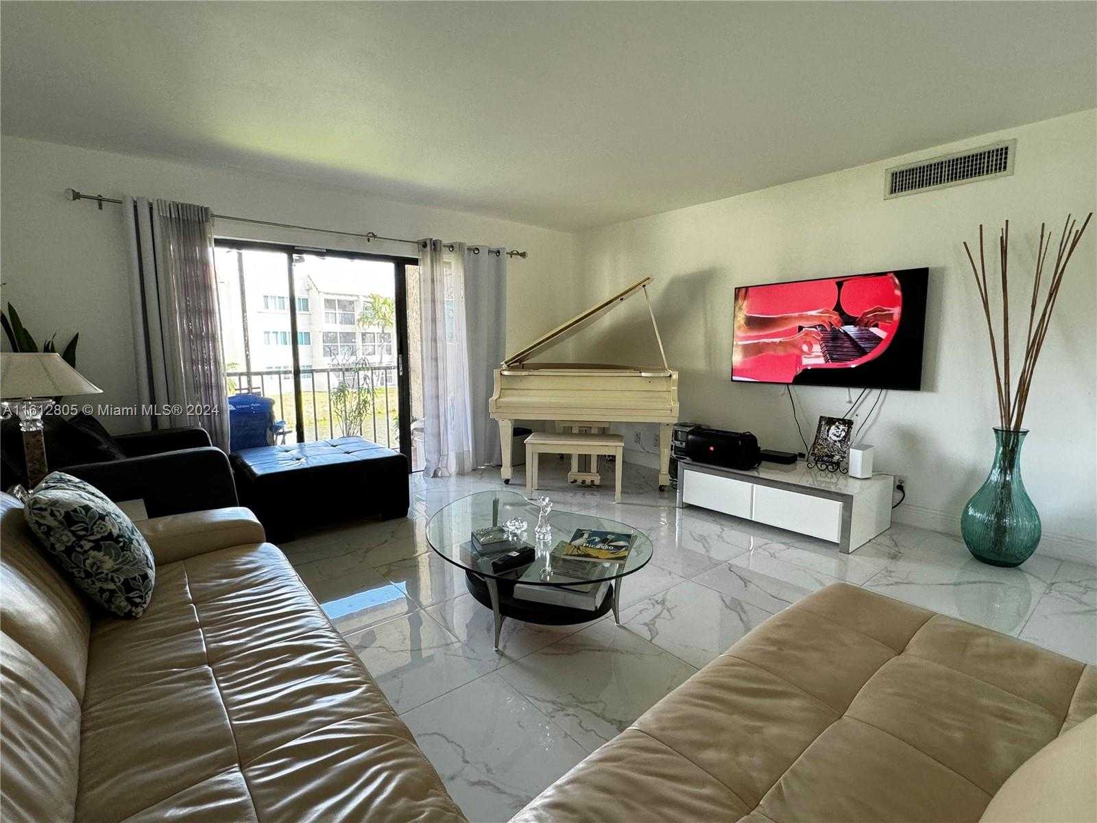 Small Image of 150 LAKEVIEW DR #201, Weston Number 11
