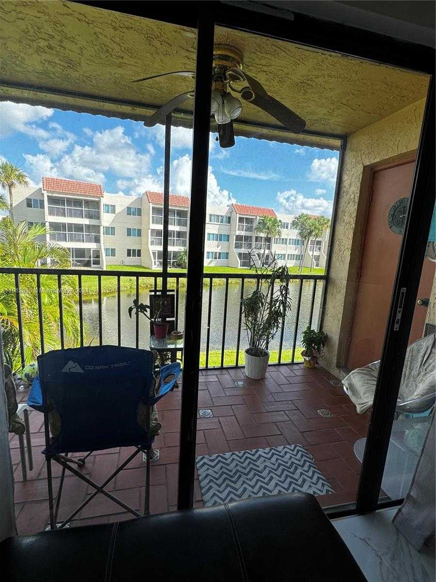 Small Image of 150 LAKEVIEW DR #201, Weston Number 13