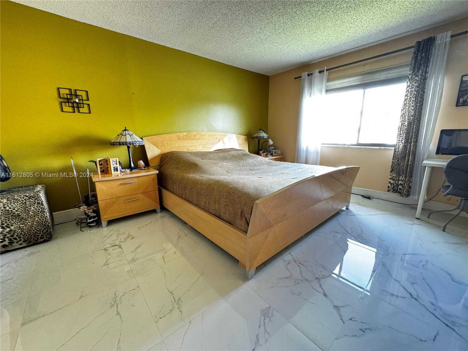 Small Image of 150 LAKEVIEW DR #201, Weston Number 15