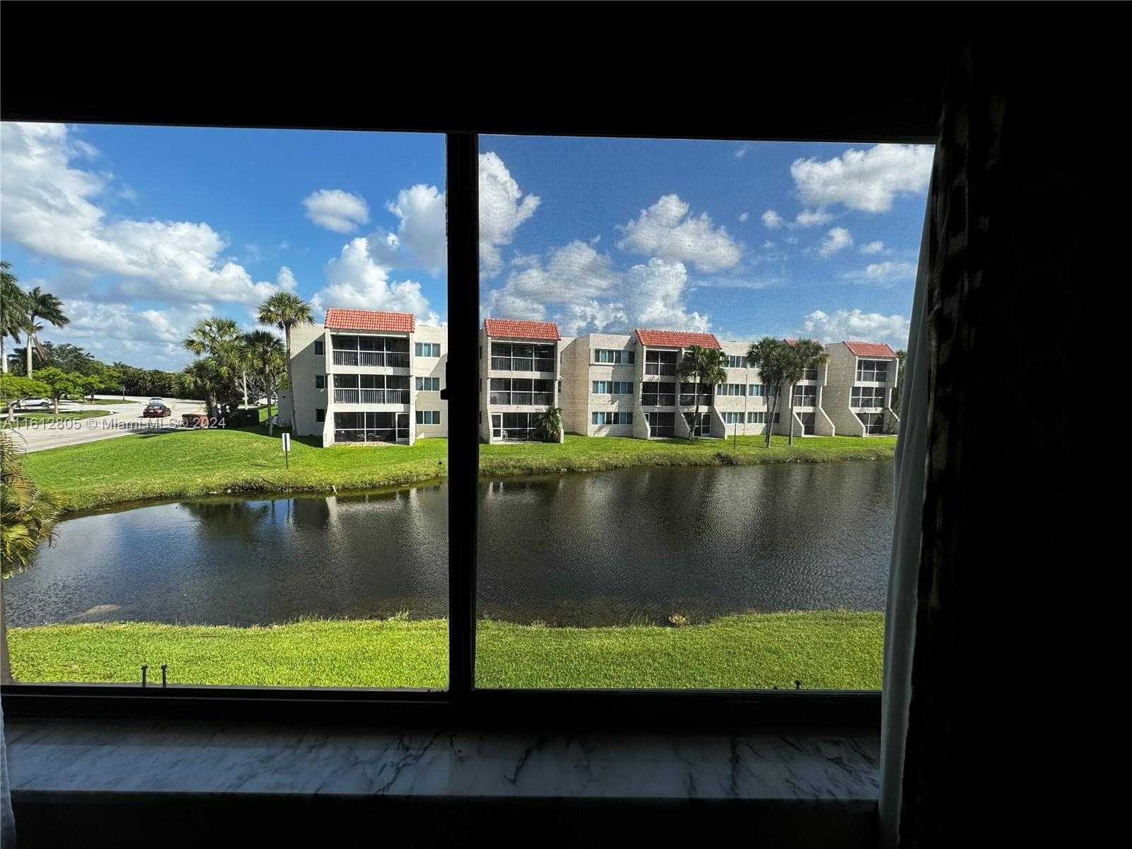 Small Image of 150 LAKEVIEW DR #201, Weston Number 16