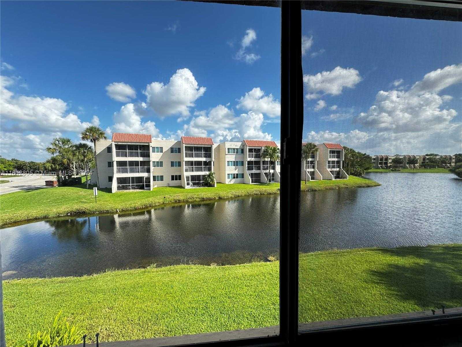 Small Image of 150 LAKEVIEW DR #201, Weston Number 17