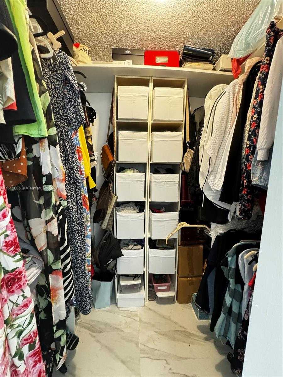 Small Image of 150 LAKEVIEW DR #201, Weston Number 18