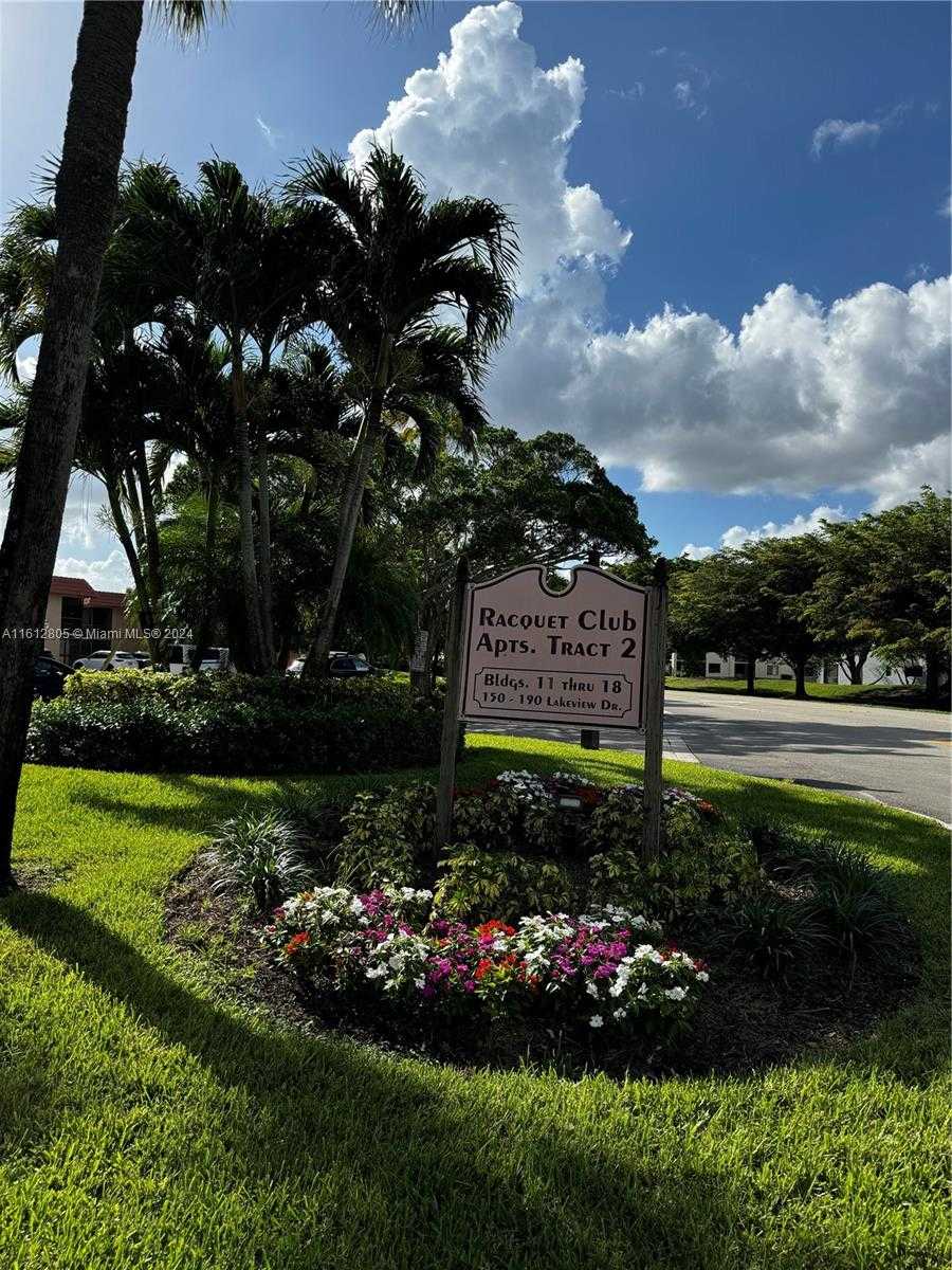 Small Image of 150 LAKEVIEW DR #201, Weston Number 2