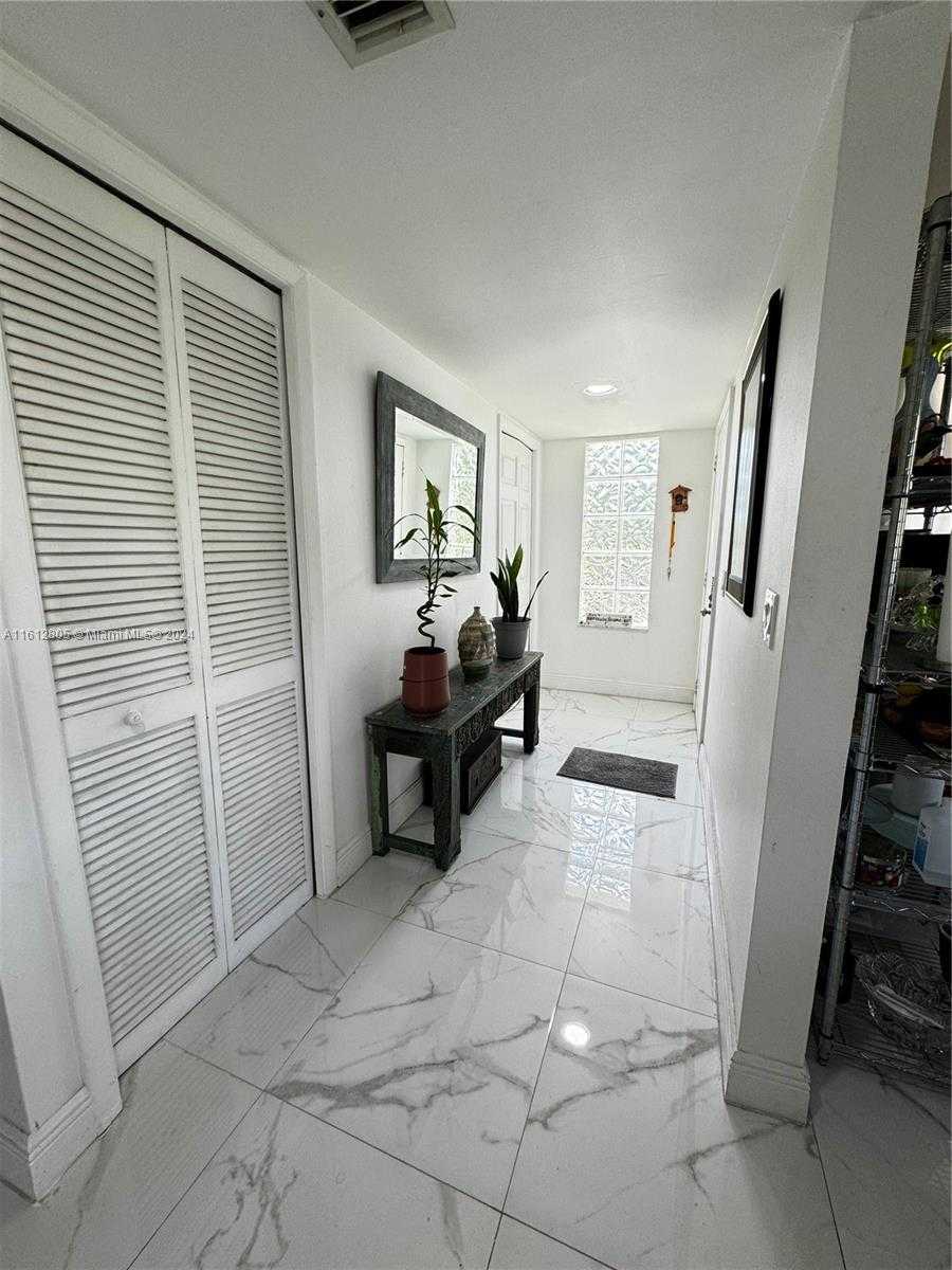 Small Image of 150 LAKEVIEW DR #201, Weston Number 21