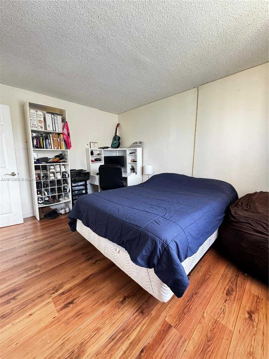 Small Image of 150 LAKEVIEW DR #201, Weston Number 25