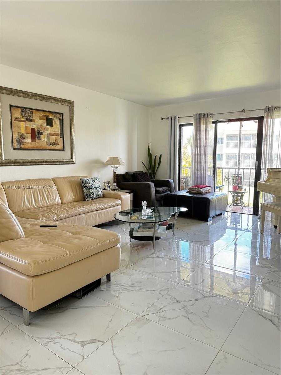 Small Image of 150 LAKEVIEW DR #201, Weston Number 6