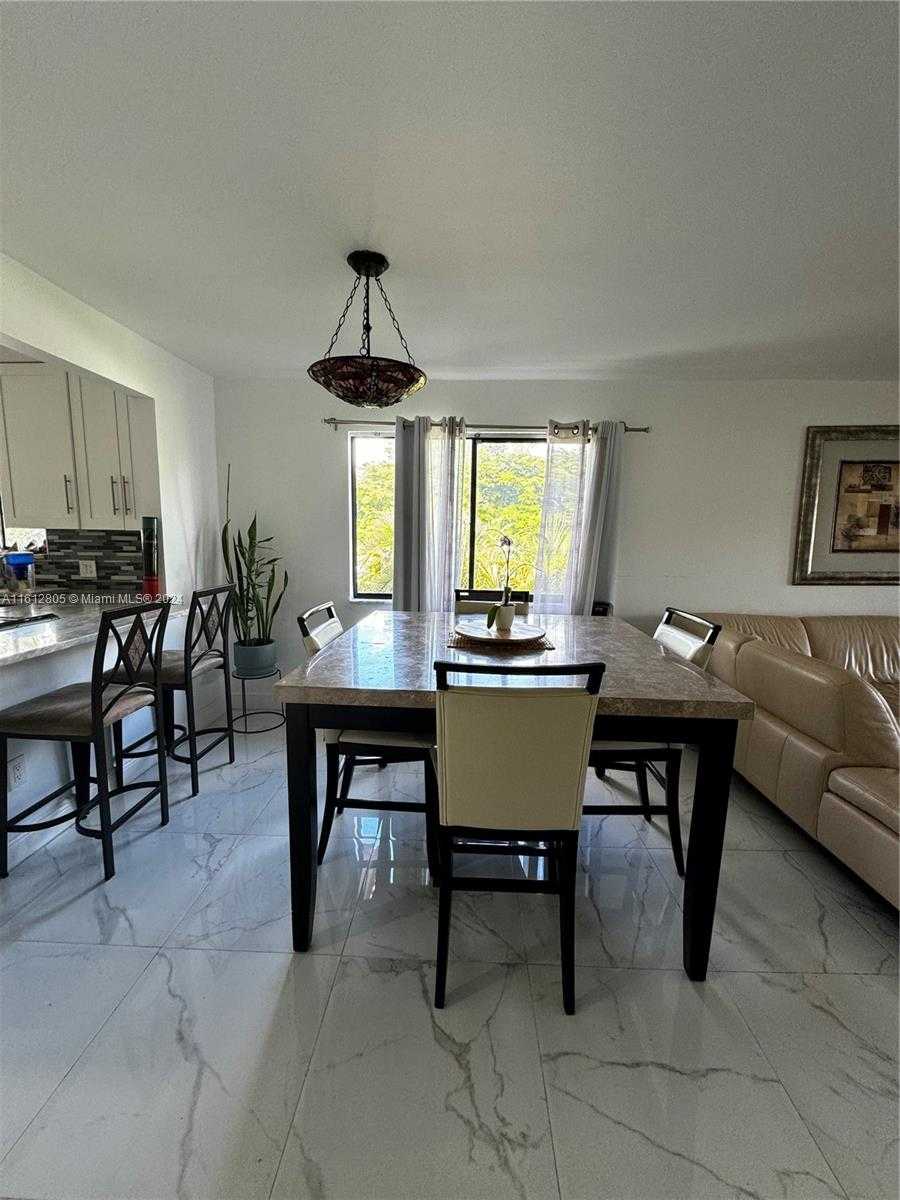 Small Image of 150 LAKEVIEW DR #201, Weston Number 7
