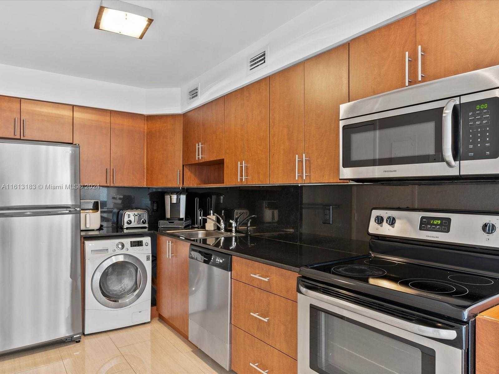 Small Image of 6770 INDIAN CREEK DR #PH-R, Miami Beach Number 4