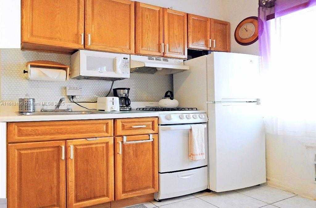 Small Image of 335 OCEAN DR #311, Miami Beach Number 15
