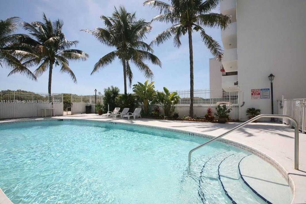 Small Image of 335 OCEAN DR #311, Miami Beach Number 3