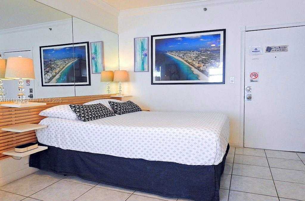 Small Image of 335 OCEAN DR #311, Miami Beach Number 4