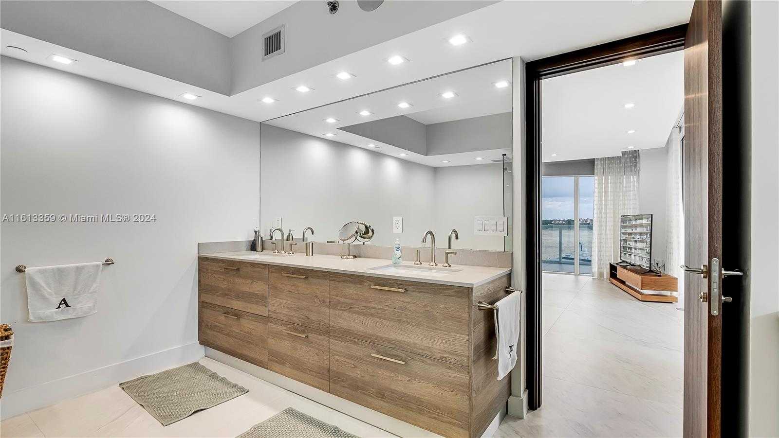 Small Image of 450 ALTON RD #901-902, Miami Beach Number 16
