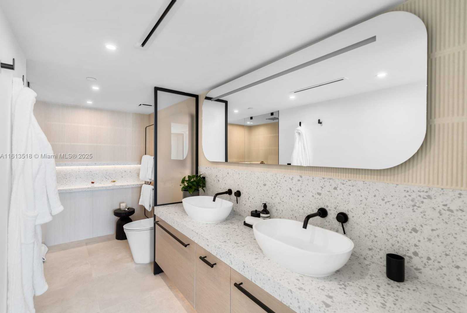Small Image of 650 West Ave, Miami Beach, FL 33139, USA Number 21