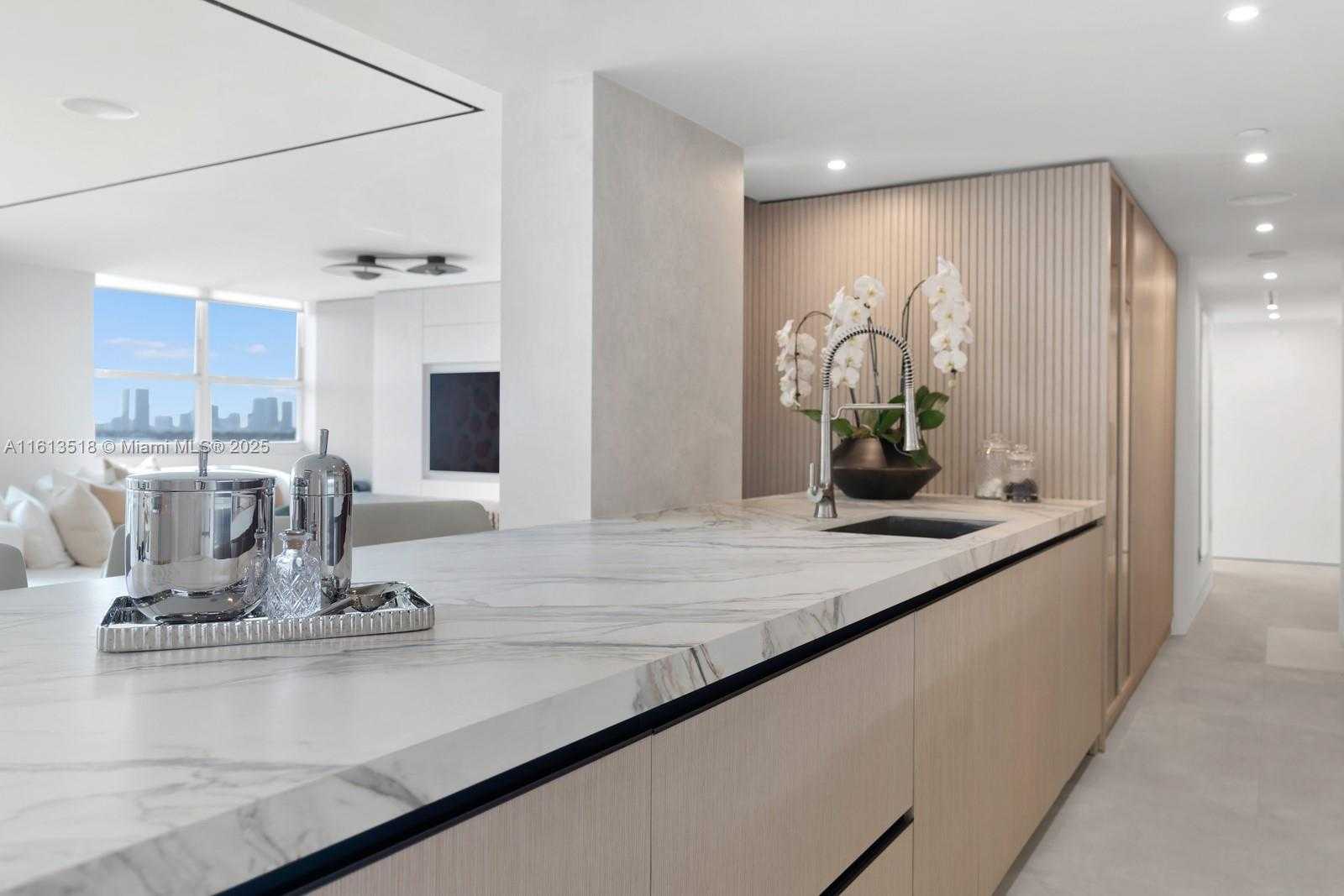 Small Image of 650 West Ave, Miami Beach, FL 33139, USA Number 8