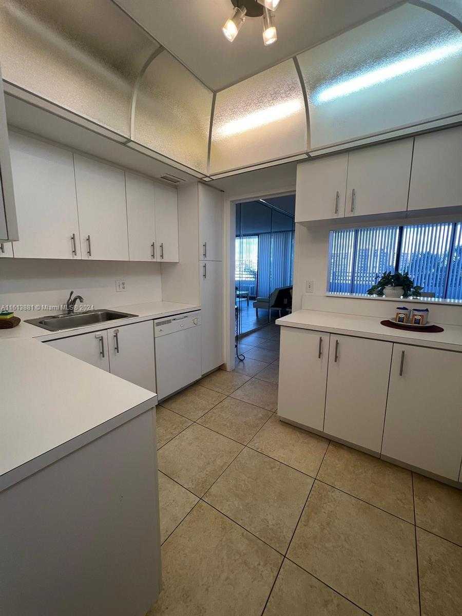 Small Image of 3505 #402, Hollywood Number 13