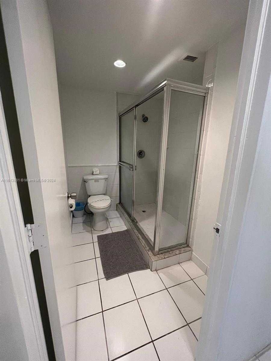 Small Image of 3505 #402, Hollywood Number 4
