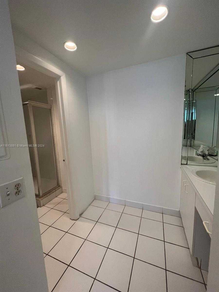 Small Image of 3505 #402, Hollywood Number 7
