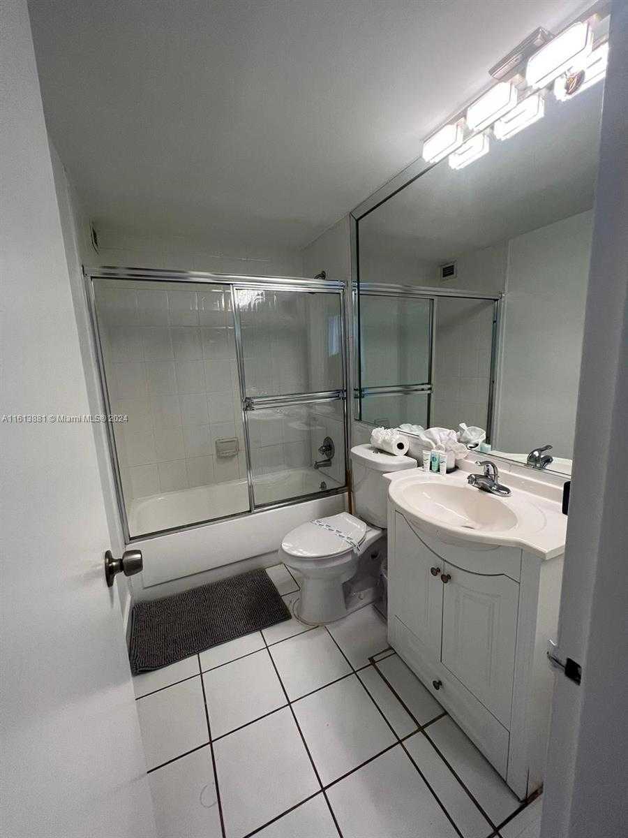 Small Image of 3505 #402, Hollywood Number 8