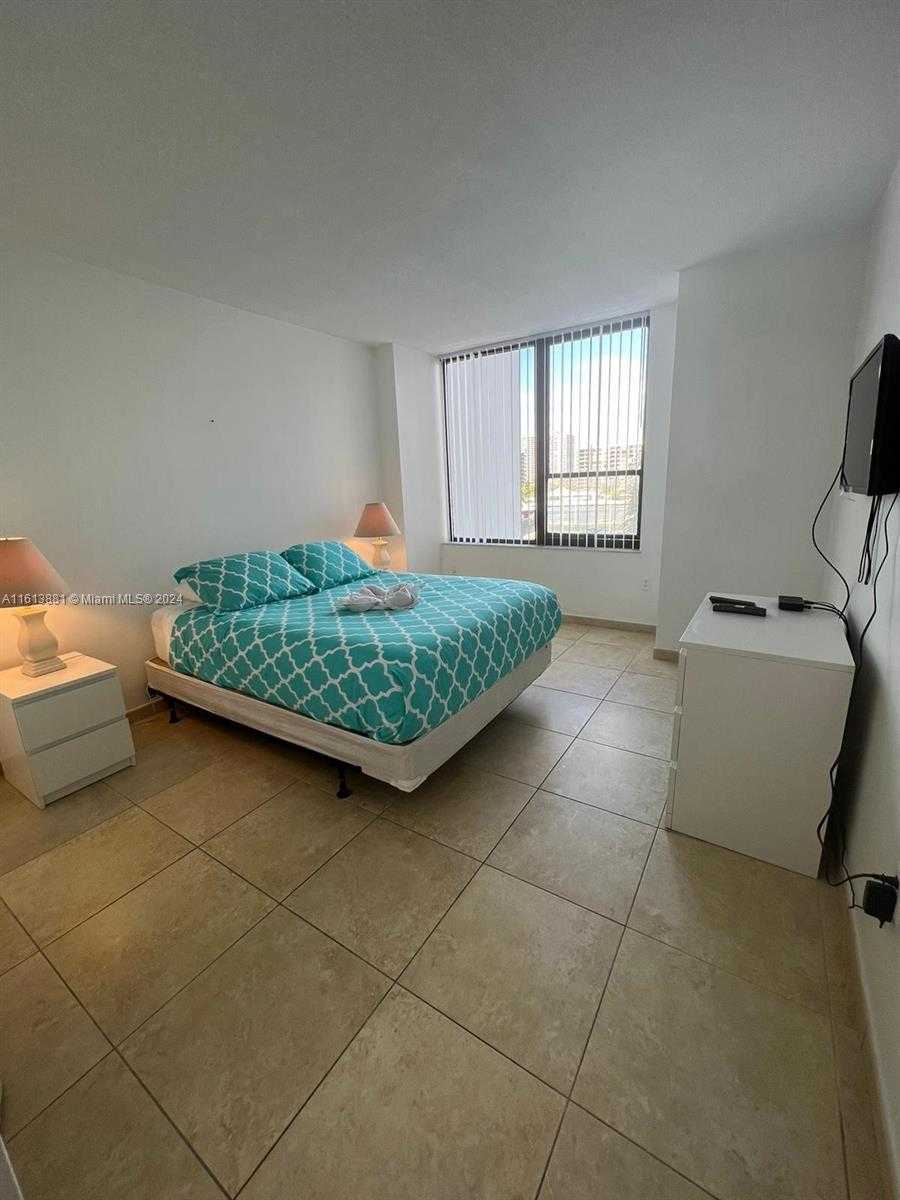 Small Image of 3505 #402, Hollywood Number 9