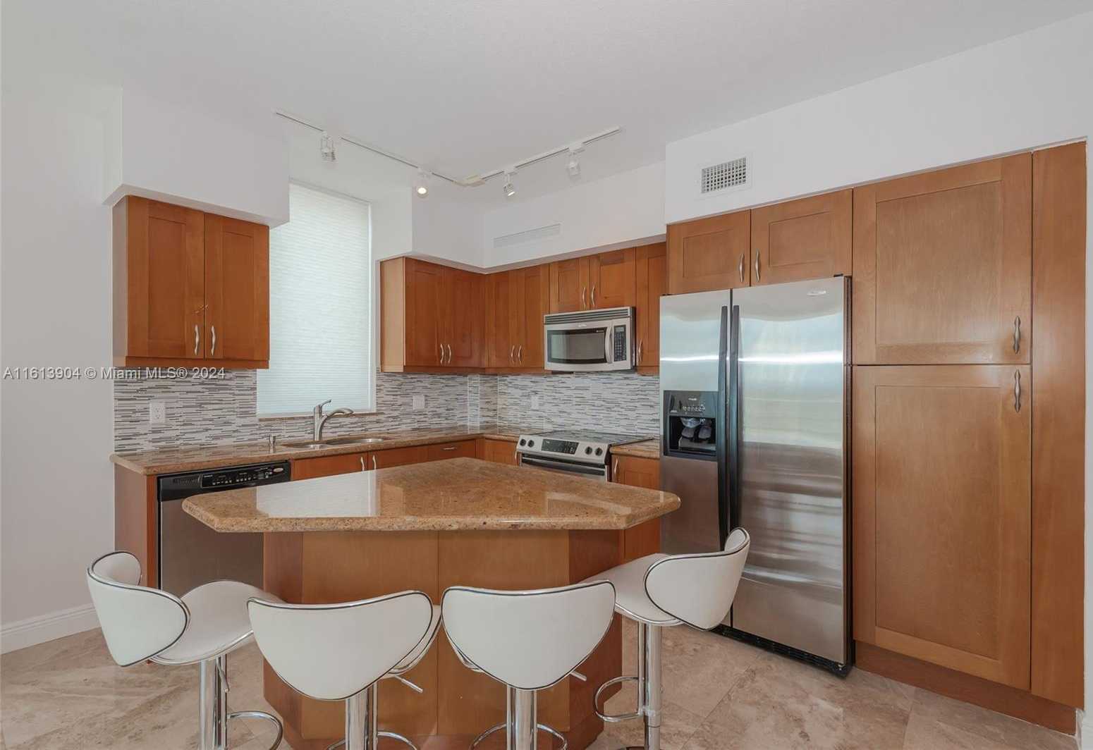 Small Image of 1755 E HALLANDALE BEACH BLVD #1407E, Hallandale Beach Number 10
