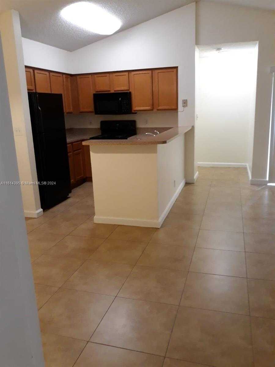 Small Image of 7630 WESTWOOD DR #324, Tamarac Number 3