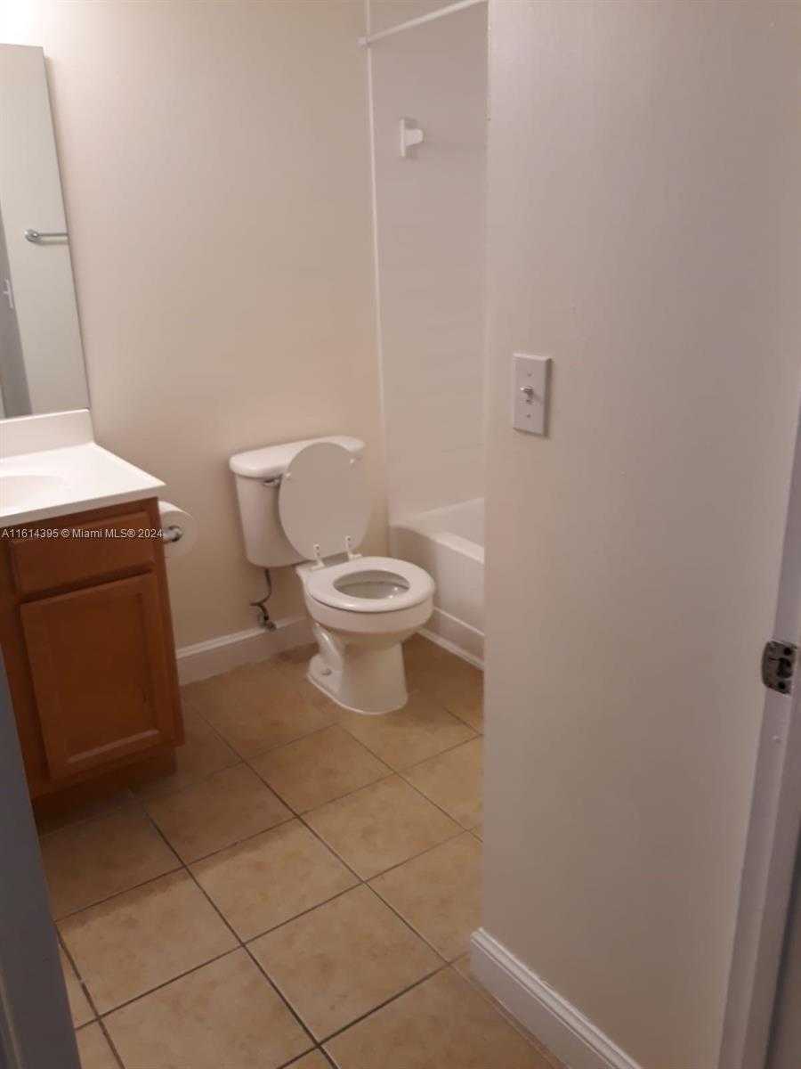Small Image of 7630 WESTWOOD DR #324, Tamarac Number 8