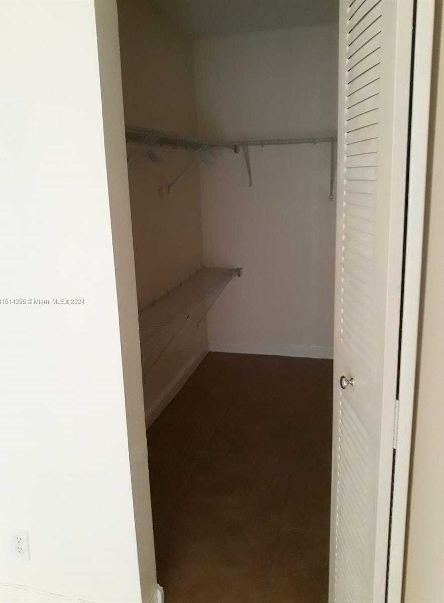 Small Image of 7630 WESTWOOD DR #324, Tamarac Number 9