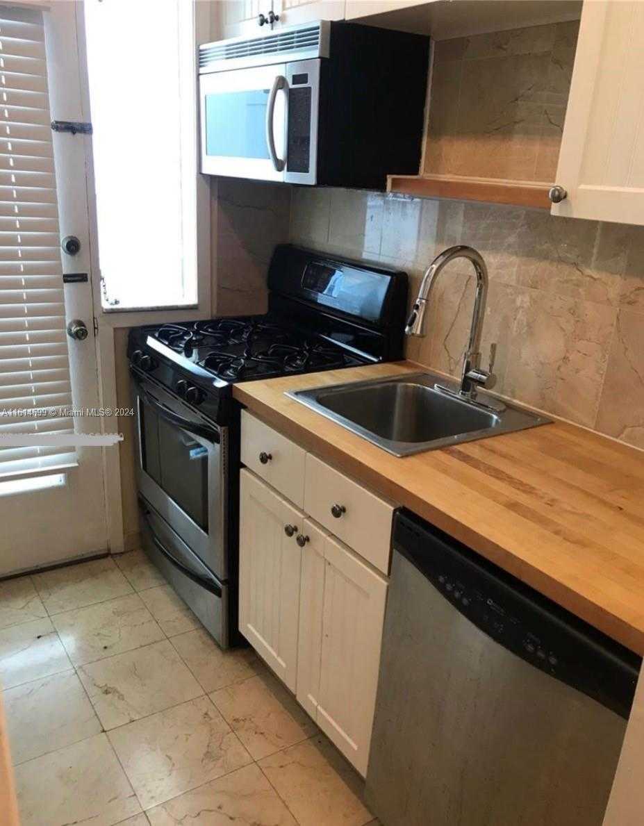 Small Image of 4710 PINE TREE DR #45, Miami Beach Number 11