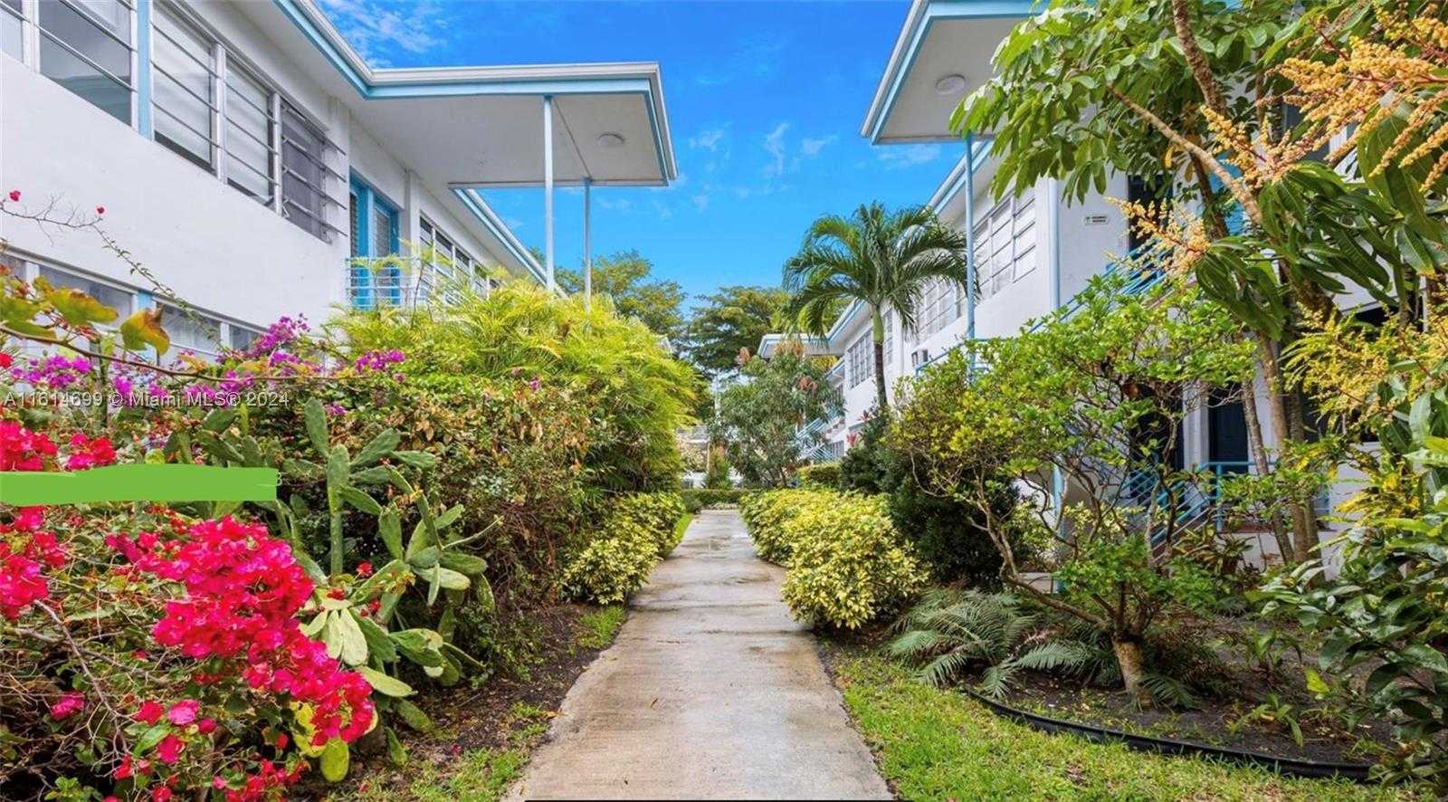 Small Image of 4710 PINE TREE DR #45, Miami Beach Number 3