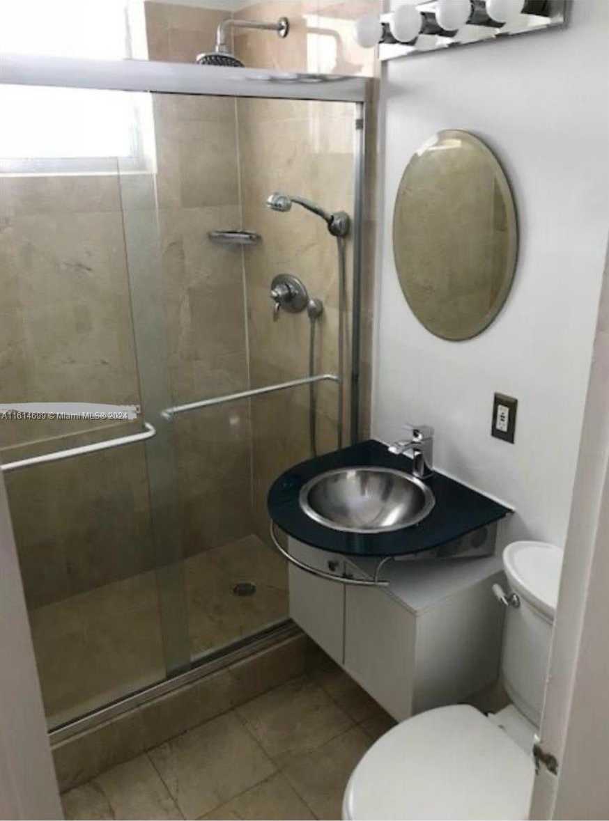 Small Image of 4710 PINE TREE DR #45, Miami Beach Number 7