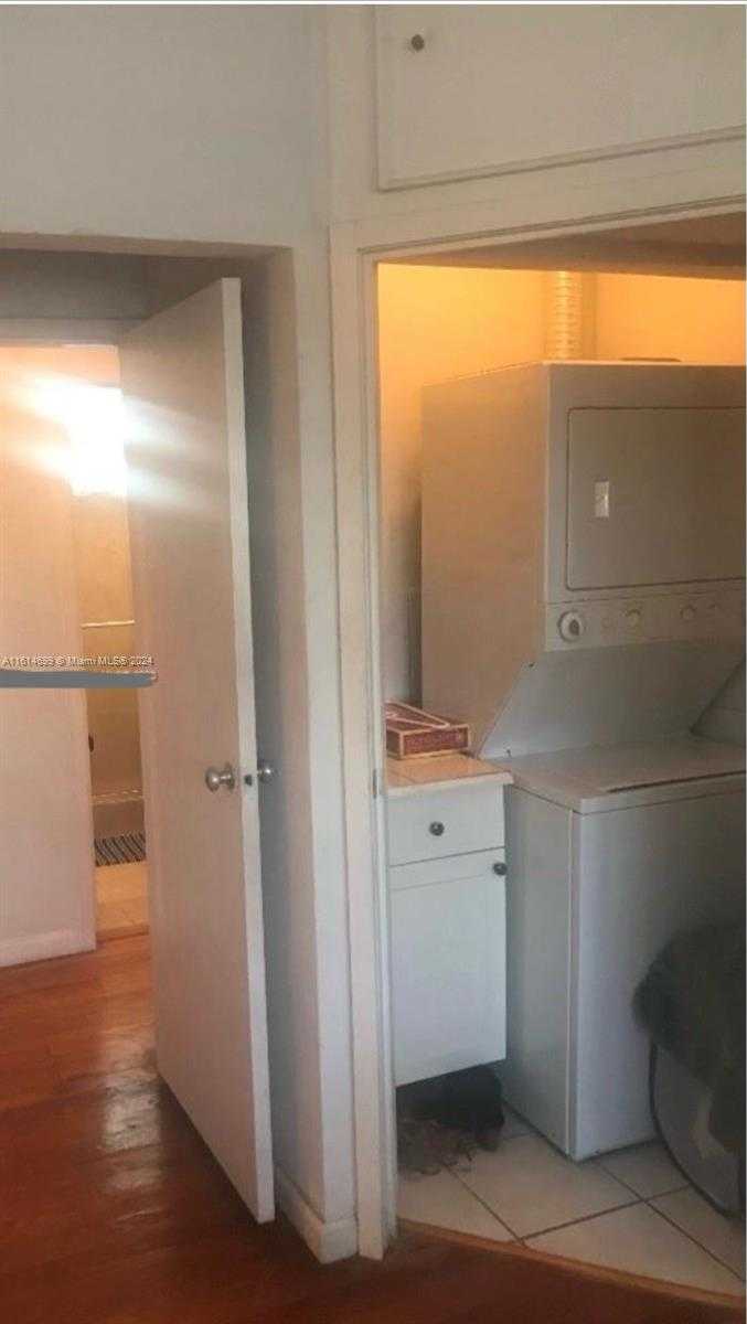 Small Image of 4710 PINE TREE DR #45, Miami Beach Number 9