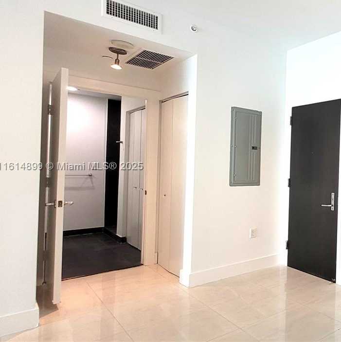 Small Image of 900 BISCAYNE BLVD #2503, Miami Number 4