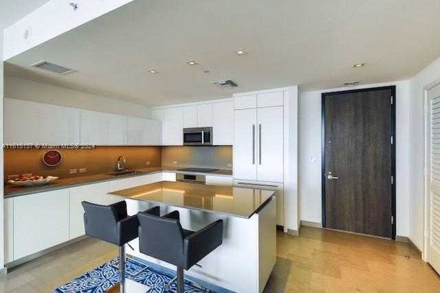 Small Image of 68 SOUTH EAST 6TH ST #3508, Miami Number 6