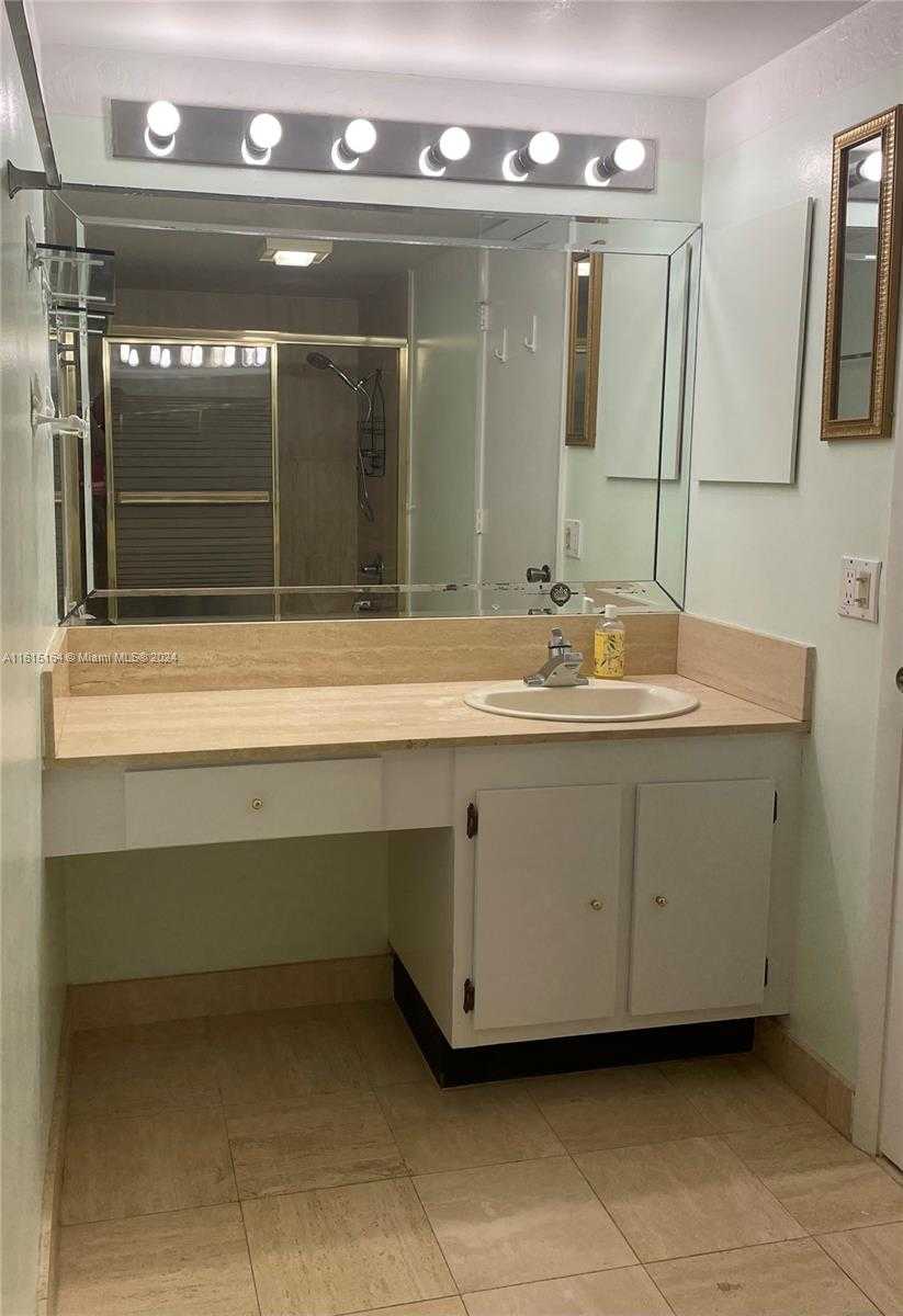 Small Image of 1201 #318S, Hollywood Number 16
