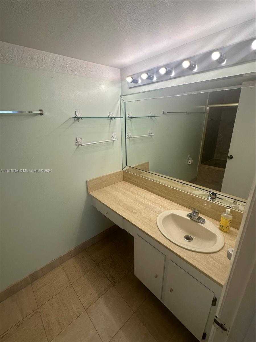 Small Image of 1201 #318S, Hollywood Number 22