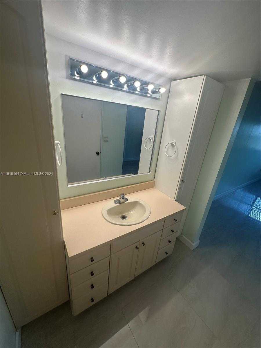 Small Image of 1201 #318S, Hollywood Number 24