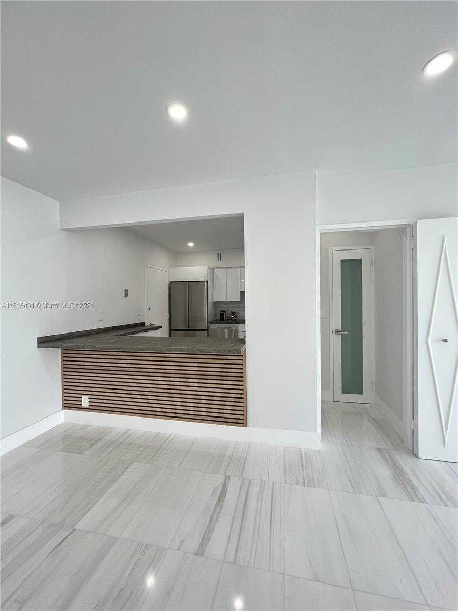 Small Image of 5700 COLLINS AVE #16B, Miami Beach Number 10